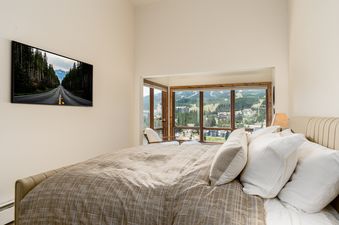 Skycrest Penthouse 1733