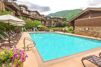 manor-vail-lodge Pool 1