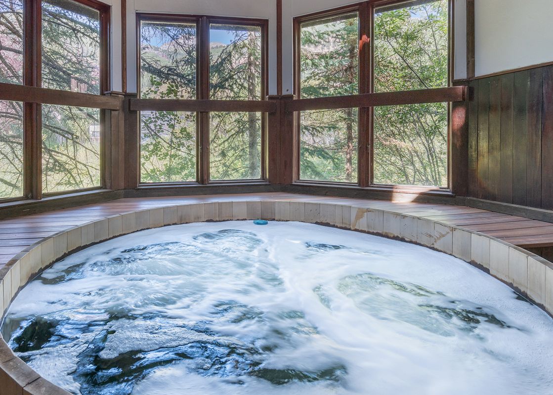 Manitou Lodge Hot Tub