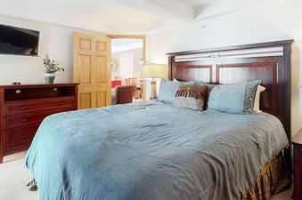 Torian Plum Plaza 307