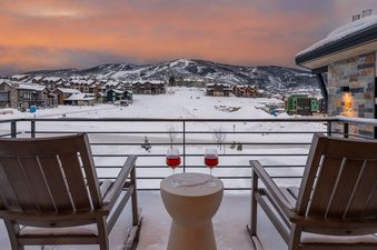 08 Palomino Chalet