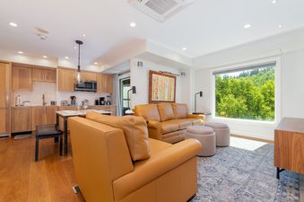 Signature Suite 652