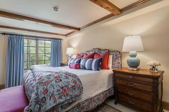 mountain-view-405-King-Bedroom