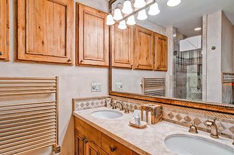 EastWestResorts HS506 Bathroom4