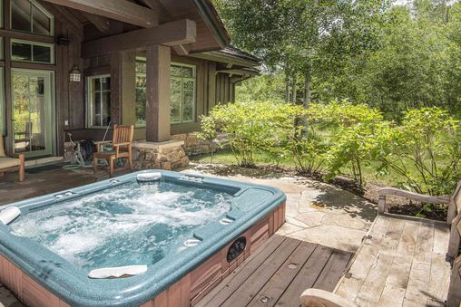 Private Outdoor Hot Tub