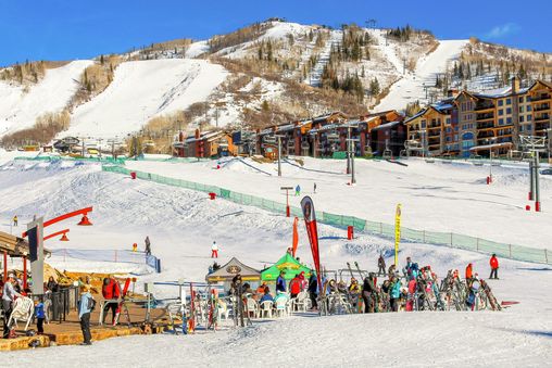 Walk to lifts
