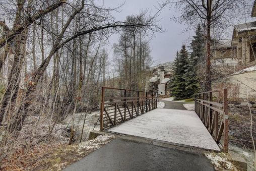 Ski-in/ski-out property by accessing the Elkhorn Lift