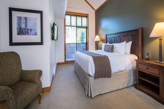 First Tracks Lodge Master Bedroom