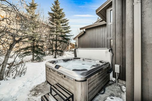Hot tub (Private)