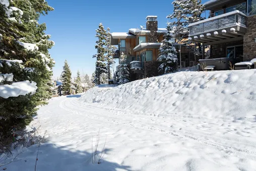 Ski-in/ski-out access