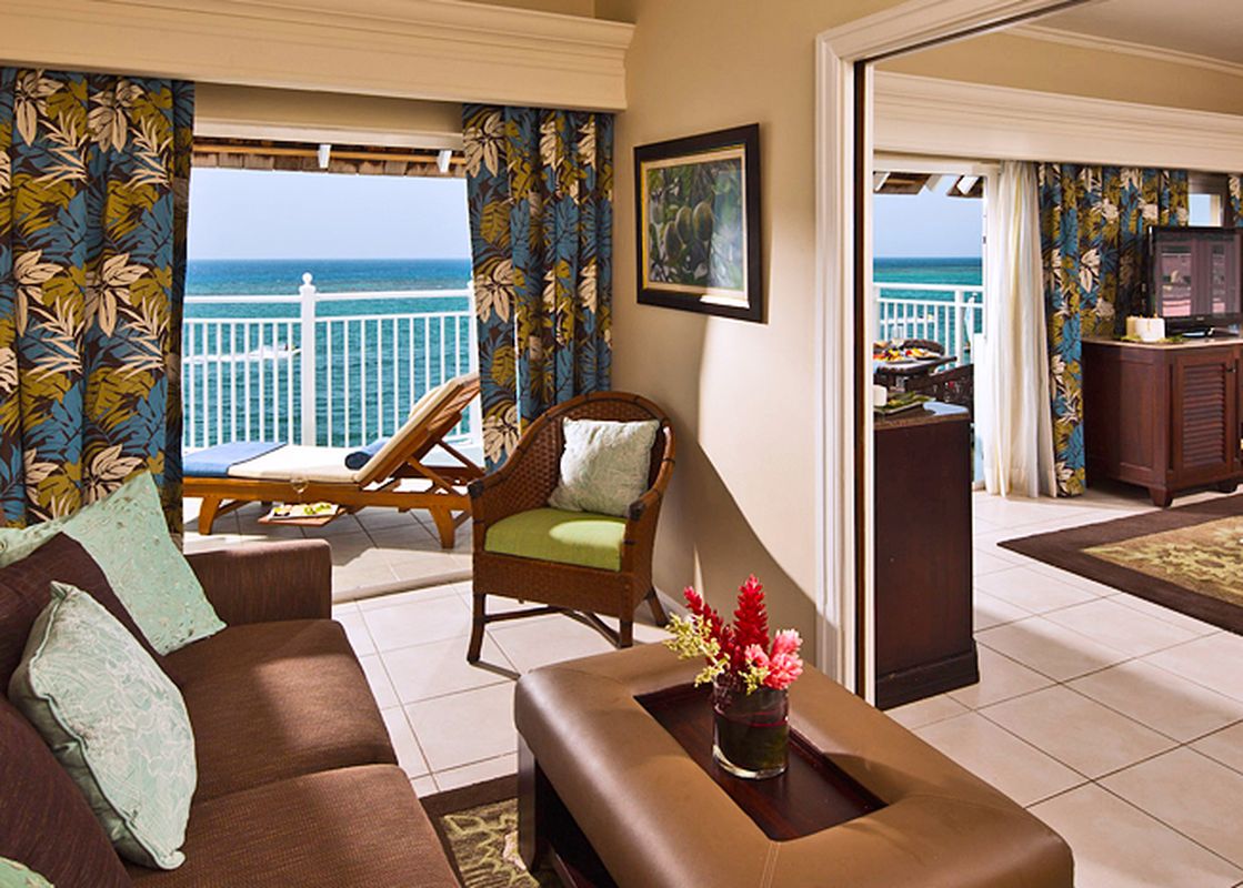 02 French Village Oceanfront One Bedroom Concierge Suite King OFK