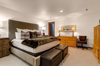 21 Abode at the Peak
