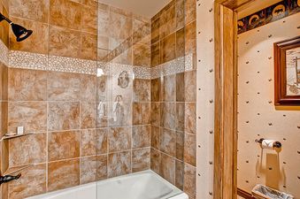 EastWestResorts HS215 Bathroom3