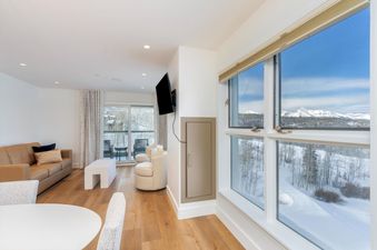 The living area of Peaks Penthouse 334 offers comfortable seating and stunning views.