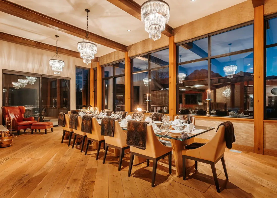 09 Five Peaks Chalet Dining Room