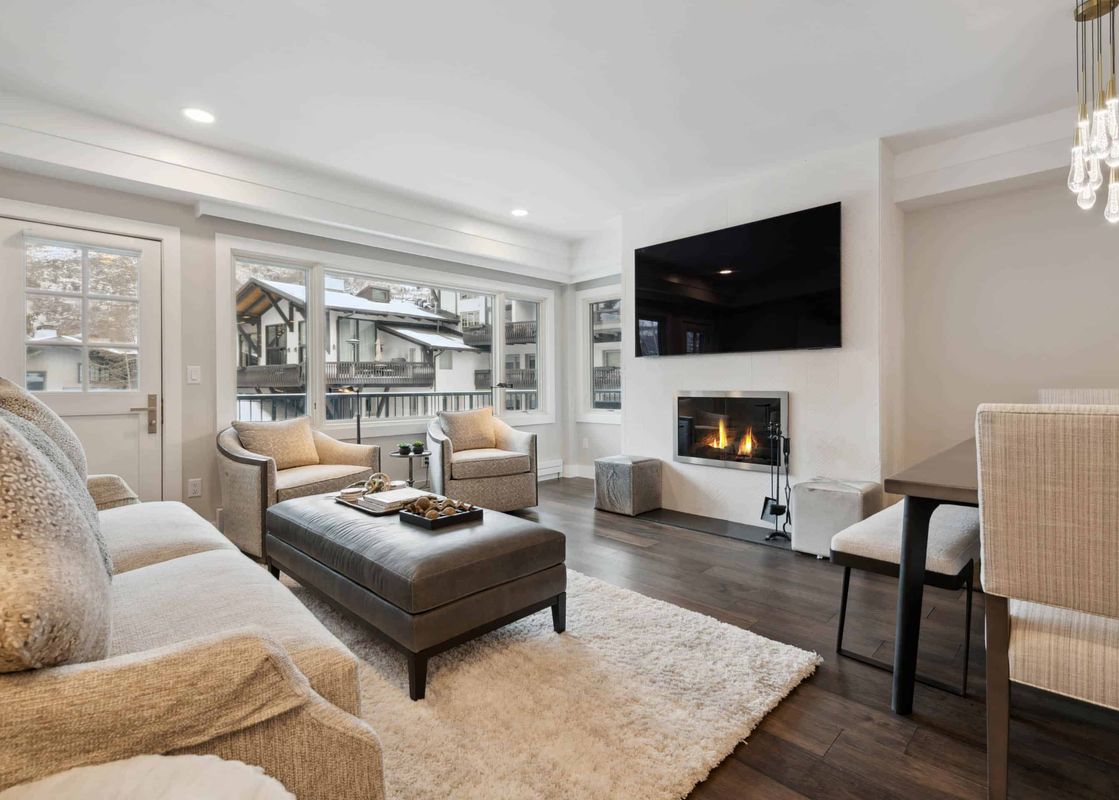 02 Lodge Tower 278 1BR