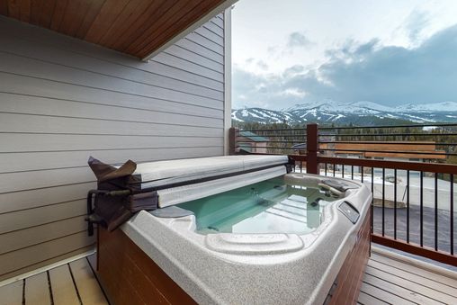 Private Outdoor Hot Tub