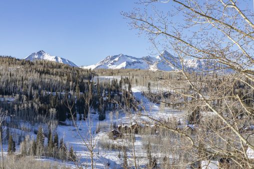 Ski-in Ski-out access