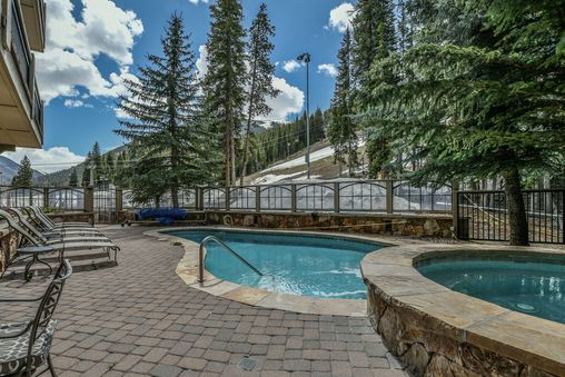 Outdoor Community Pool & Hot Tub
