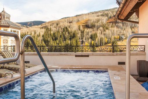 Outdoor Community Hot Tub