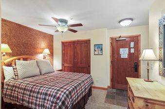 Riverbend Lodge 209 Studio