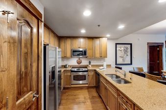 Kitchen in BlueSky Breckenridge 402 with granite countertops and stainless steel appliances.