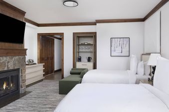 Four Seasons Valley Side Accessible Room