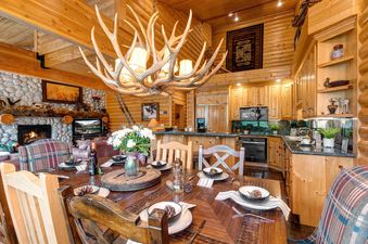 The beautiful dining room at Abode at Glenfiddich in Deer Valley is ready for an amazing meal.
