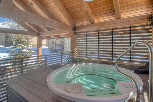 Hot tub (Shared)