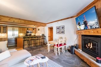 9 vail 22 interior living b 0