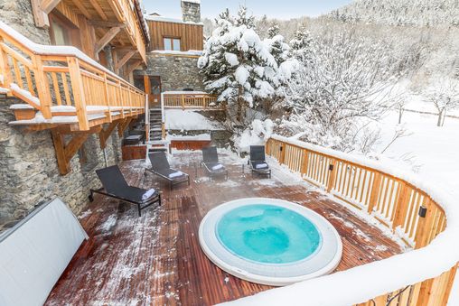 Outdoor Hot Tub (Private)
