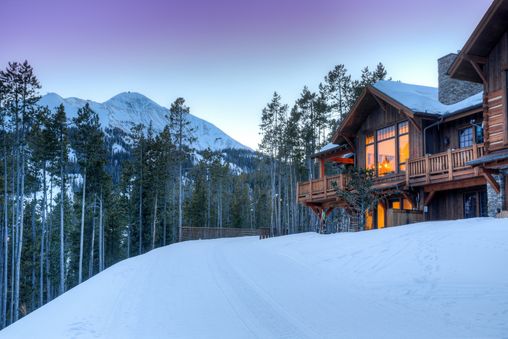 Convenient ski-in/ski-out