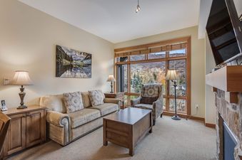 Capitol Peak Lodge 3205/3207