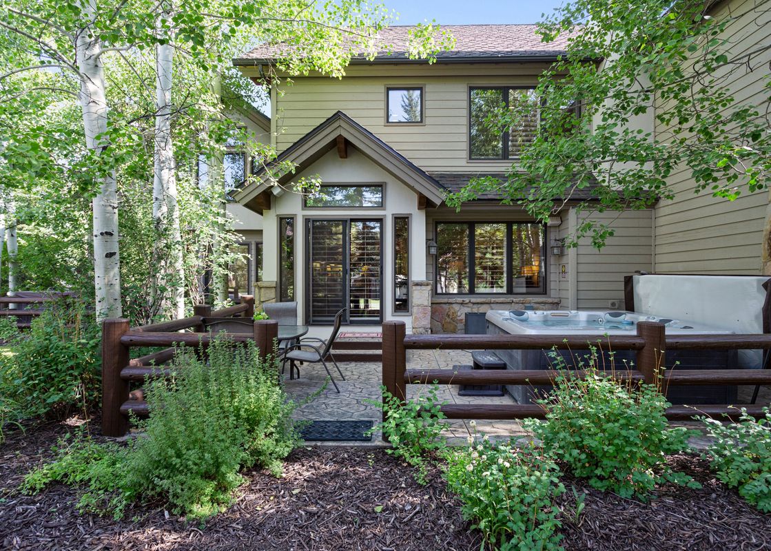 Deer Lake Village 2426