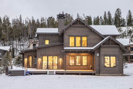 Ski-in/Ski-out Access