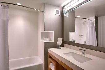 Courtyard Salt Lake City Downtown 2 Queen Guest Room