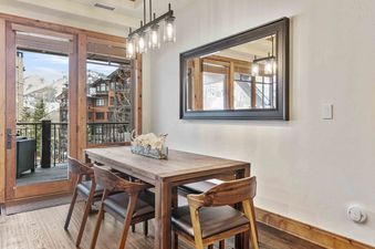 Dining area at Shooting Star 304