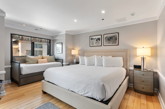 Royal Plaza 301