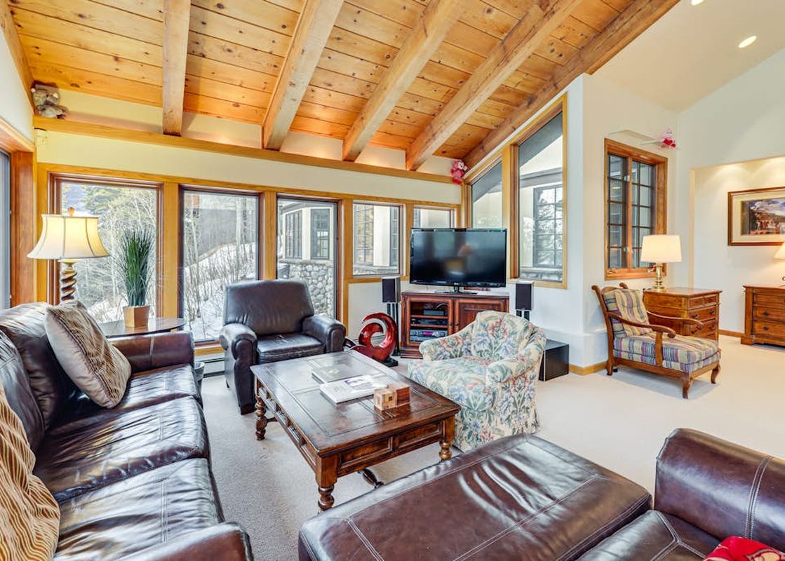 3 Mi to Vail Village Classic Estate
