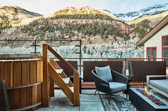 06 Slopeside Residence S2B