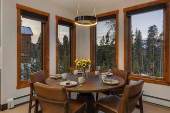 05 Breakfast Nook