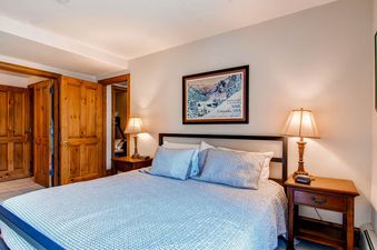 14-market-square-102-bedroom-b3