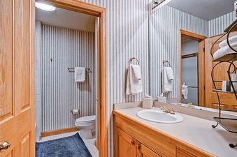 EastWestResorts -HW203 Bathroom2