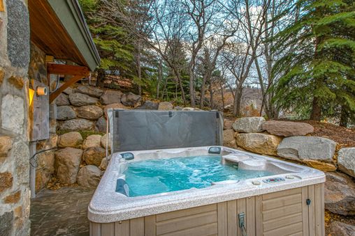 Hot tub (Private)