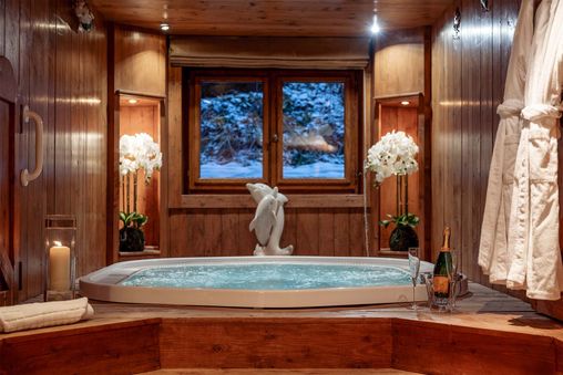 Indoor Hot Tub (Private)