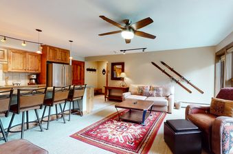 05 Lion Square Lodge South 258