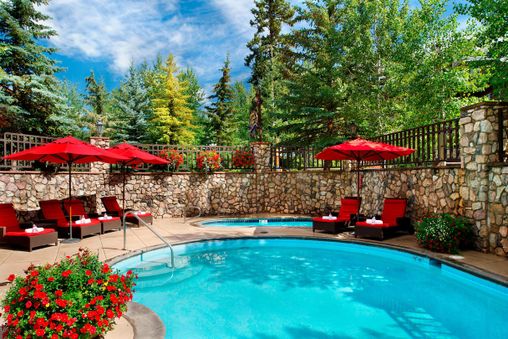 Outdoor Community Pool & Hot Tub
