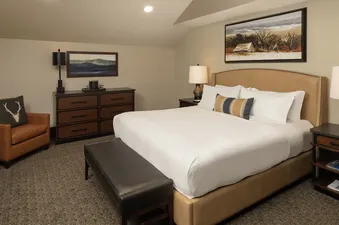 05 Bedroom
