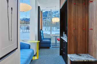 Deluxe One Bedroom Mountain Corner Suite