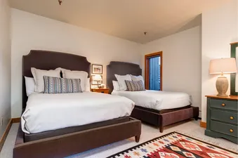 16 Abode at the Peak